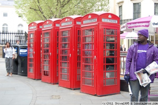 Cabinas de Londres
Típicas cabinas de teléfonos londinenses.

