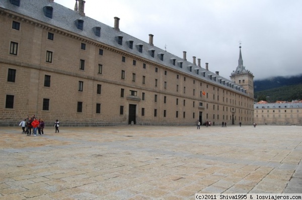 Monasterio de Escorial (Madrid)
Monasterio de San Lorenzo del Escorial, mandado construir por Felipe II, en la sierra de Guadarrama.
