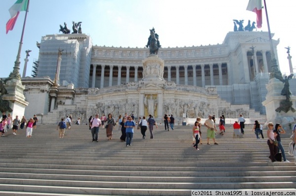 Monumento a Víctor Manuel de Roma
Conocido como Il Vittoriano, se construyó en honor del primer rey de la Italia unificada. La 