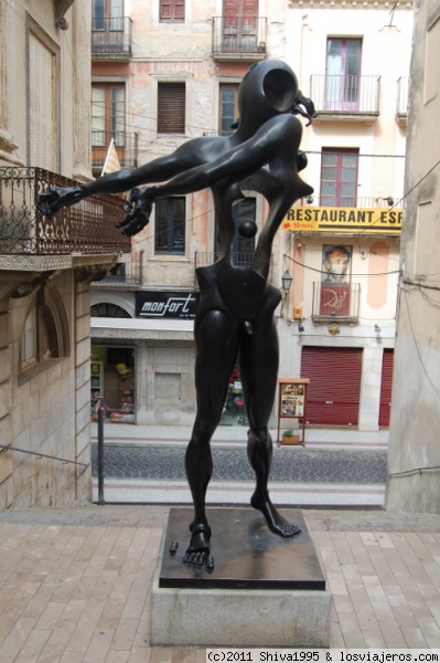 Escultura daliniana en Figueres (Girona)
Otra escultura en los alrededores del museo Dalí de Figueres.
