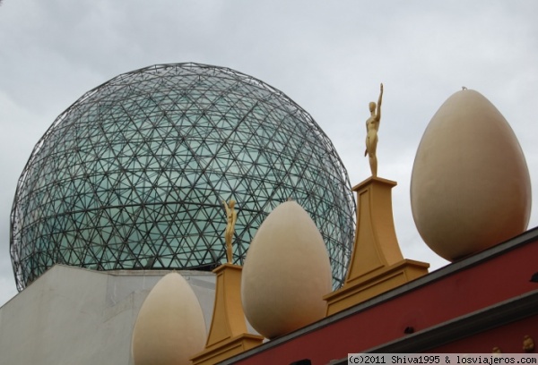 Figueres (Girona)
Cúpula, huevos y figuras del Museo Teatro Dalí en Figueres.
