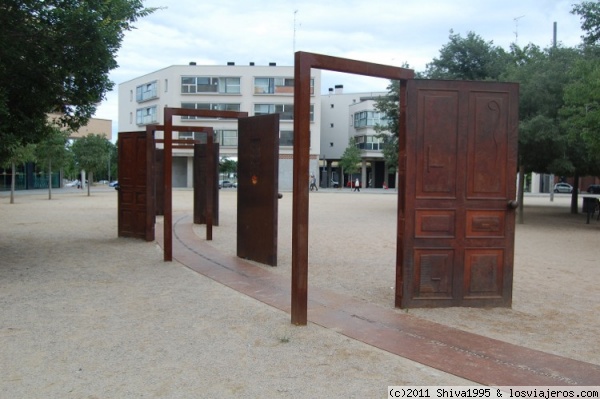 Puertas en Figueres (Girona)
Grupo escultórico de puertas en un parque de Figueres.
