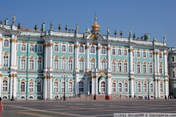 Palacio de Invierno - San Petersburgo
Obra maestra del italiano Rastrelli, alberga en la actualidad el museo del Ermitage.
