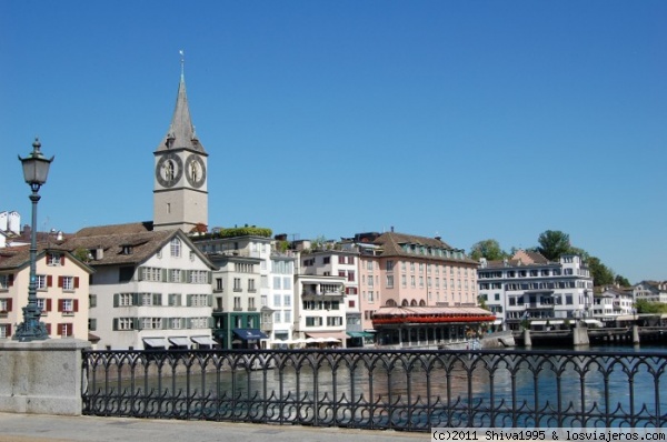 Puente de Zurich
Uno de los numerosos puentes que atraviesan el río Limmat.
