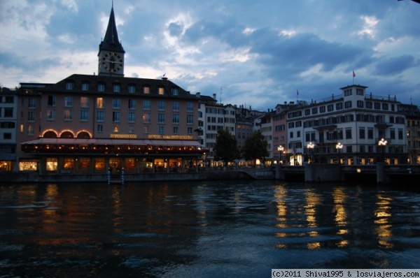 Noche en Zurich
Nocturno en el río Limmat.
