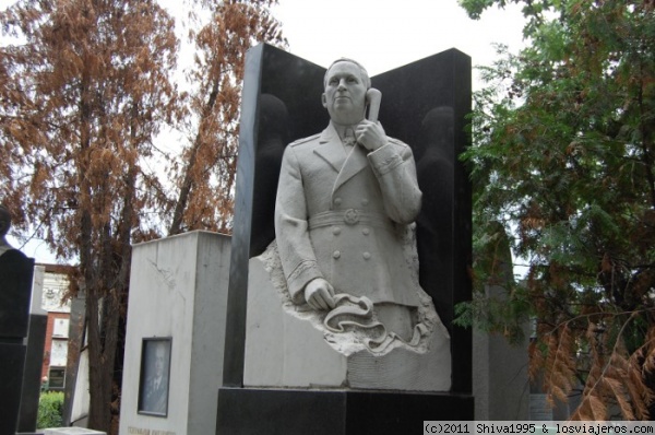 Lápida funeraria - Moscú
Con teléfono para llamar desde el más allá.
