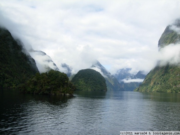 Paisaje en Doubtful Sound
Doubtful Sound fue descubierto por el explorador inglés James Cook, que lo bautizó como 