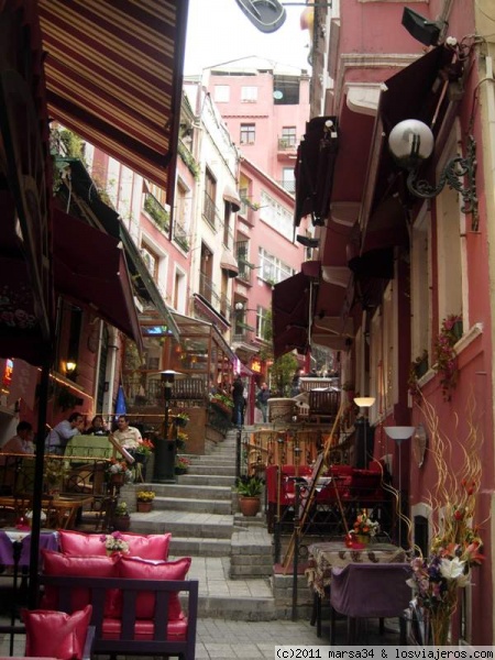 La Calle Francesa en Estambul
Contrasta el carácter oriental de Sultanahmet y el barrio del bazar con el ambiente europeo de la zona de Beyoglu
