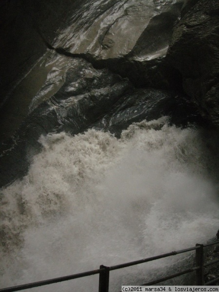 La fuerza del agua
Las Cascadas Trummelbach son una de las pocas cascadas de origen glaciar excavadas en la roca que se pueden visitar en Europa.
