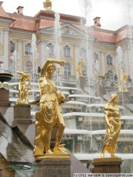 Esculturas de la Gran Cascada de Peterhof
La Cascada Grande es la obra principal del sistema de fuentes del palacio y a su vez un precioso monumento de arte barroco
