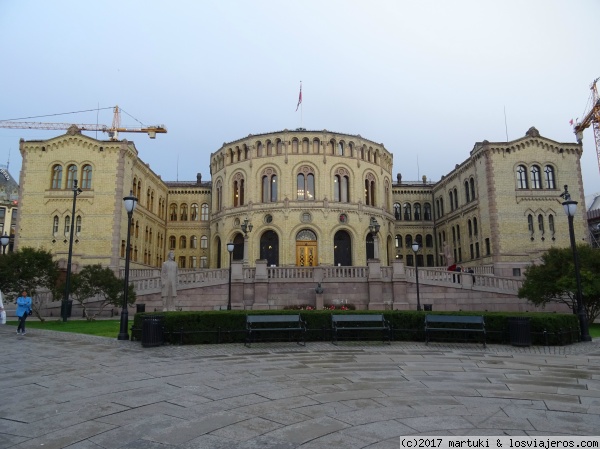 parlamento
El edificio de Stortinget data de 1866 y es la sede de la asamblea nacional noruega (Parlamento).
