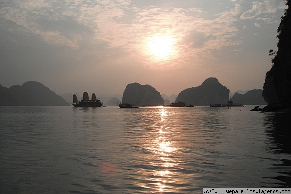 Halong Bay
Atardecer desde nuestro barco
