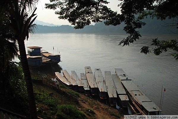 Rio Mekong
Tipicas barcas de transporte del Mekong
