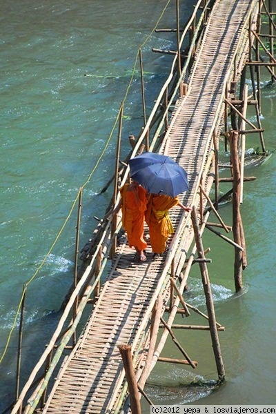 El Puente
puente construido de bambu sobre el Nam Song
