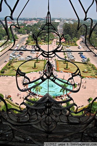 La Ventana
Desde arriba del Patuxai hay buenas vistas de la capital de Laos
