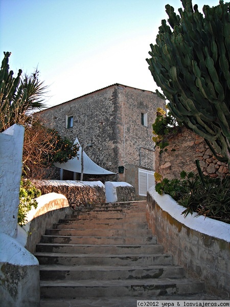 Calles de San Agustin
Paseando por el pueblo de San Agustin, al norte de Ibiza, encuentras calles muy peculiares
