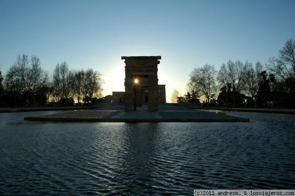 Atardecer en el Templo de Debod
Parece que el tamaño importa, je je je 
La pongo un poco más grande.
Gracias por los comentarios.
