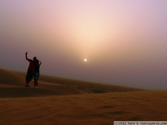 india
puesta de sol en el desierto del rajasthan, despues de un agradable paseo en camello en la ciudad de jaisalmer
