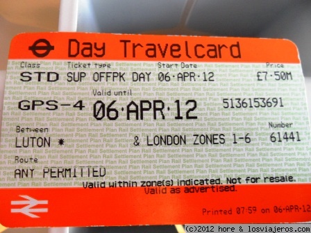 londres
travelcard, que compramos en la estacion de luton, que nos sirvió para el tren a londres y una vez allí el metro y los buses para un dia, por el precio de 7,50l
