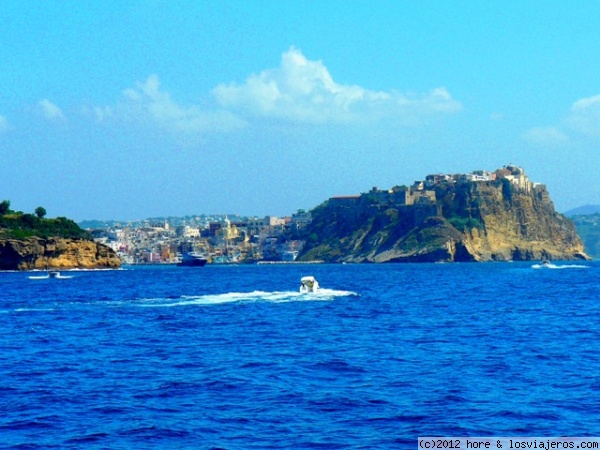 procida
en el golfo de napoles se encuentra la isla de procida, muy bonita. Porque hay vida aparte de capri
