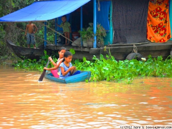 camboya
el dia a dia del pueblo flotante del lago tonle sap en camboya
