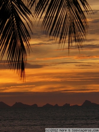 samui
puesta de sol en koh samui, con las islas de angthong marine park al fondo

