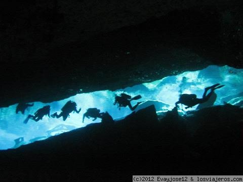 Bueceando en el Cenote Chac Mool
Bueceando en el Cenote Chac Mool (que frío pasamos!!)
