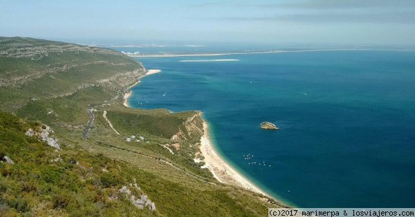 Serra da Arrábida
Vista panorámica del Parque Natural da Serra da Arrábida, con Setúbal y la Península de Troia de fondo.
