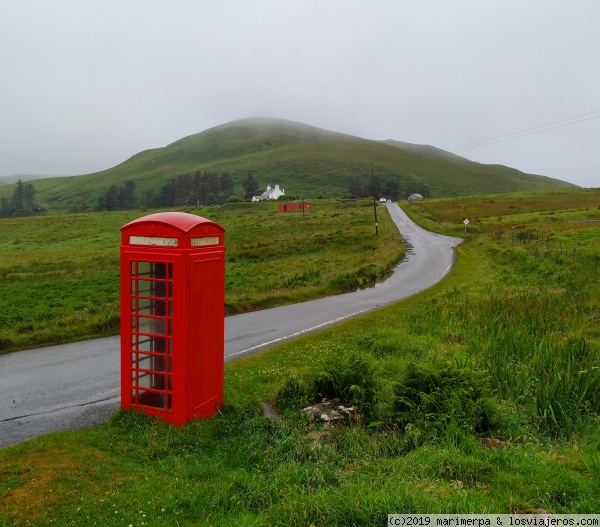 Cabina de teléfono en la isla de Skye - Escocia
Típica cabina roja en mitad de la nada, al norte de la isla de Skye.
