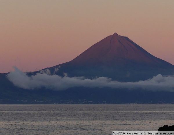 Pico desde São Jorge al amanecer - Azores
Pico desde São Jorge al amanecer
