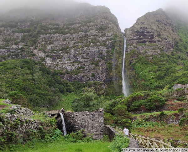 Cascada del Poço do Bacalhau, isla de Flores - Azores
Cascada del Poço do Bacalhau, isla de Flores - Azores

