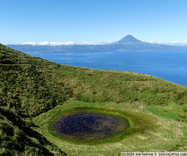 Vistas de Pico desde el punto más alto de São Jorge - Azores
Vistas de Pico desde el punto punto más alto de São Jorge - Azores
