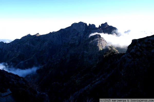 Nubes subiendo al Pico Ruivo
Las nubes que acabarían cubriendo la cima del Pico Ruivo
