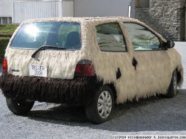 coche suizo
Curiosa forma de combatir el riguroso frío de los Alpes suizos
