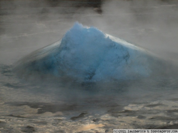 Geysir
Este es el Strokkur, el géyser más activo de Islandia. Así es la burbuja que se forma antes de la erupción.
