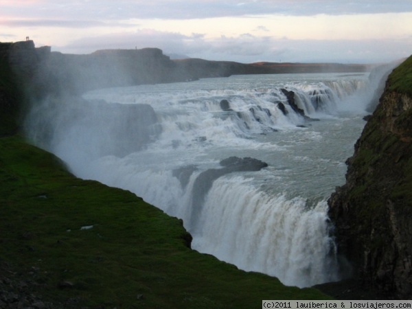 Gullfoss
Esta es una de las cascadas con más encanto de Islandia. Gullfoss, la cascada dorada.
