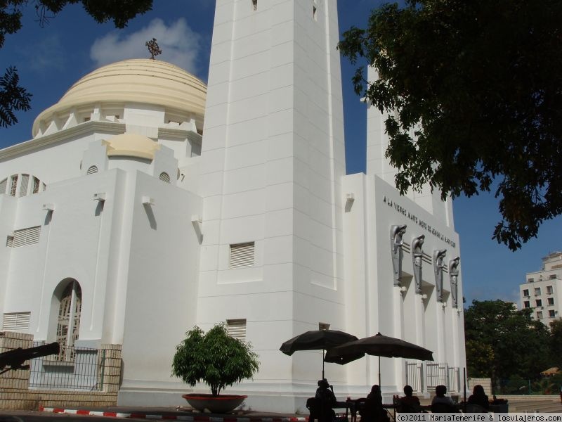 Viajar a  Senegal: Guía De El Salvador - Senegal - Dakar - Iglesia de la Madre de Dios de Jesús el Salvador (Guía De El Salvador)