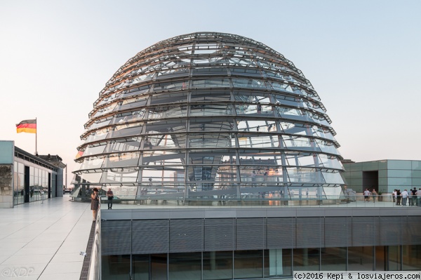 Cúpula del Bundestag -Berlin
Impresionante la cúpula del parlamento, obra de Norman Foster.
