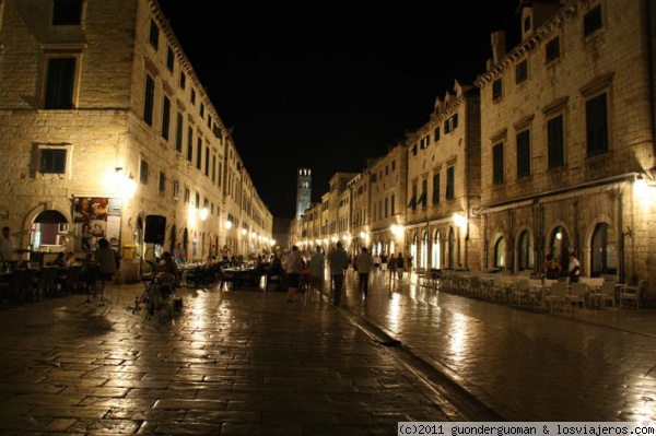 calle principal de Dubrovnik, Stradun
Vista nocturna del corazón de Dubrovnik
