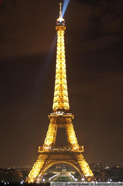 Luces nocturnas
La Torre Eiffel en todo su deslumbrante esplendor
