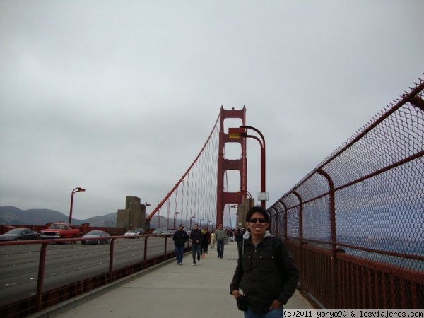 Caminando por el Golden Gate
Esta foto la tomo mi papá en un día inolvidable, hacía mucho viento que acompañaba deliciosamente la emoción de caminar por el Golden Gate
