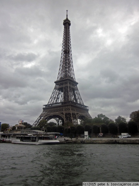 La Torre desde el Sena
Desde los bateaux mouches en sus paseos por el Sena.
