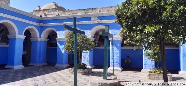 Monasterio de Santa Catalina
En un principio todos los edificios de Arequipa eran de piedra blanca, se dictaminó que se pintaran porque la luminosidad dañaba los ojos
