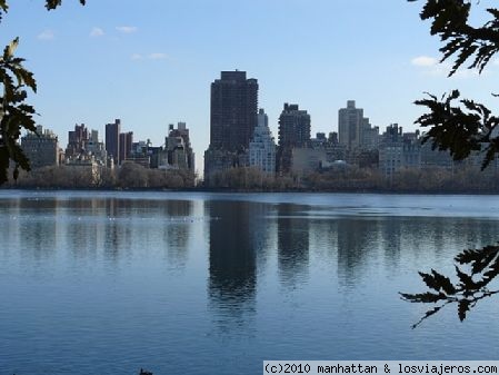 Jackie Onassis Resevoir
El lago más grande de Central Park. Está todo vallado y alrededor caminitos para pasear o hacer deporte.
