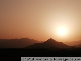 Atardecer en Sharm el Sheik
Alucinantes las montañas cortando el horizonte
