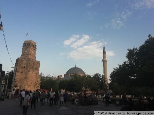 Torre del reloj y Minarete estriado
El minarete estríado es el símbolo de Antalya
