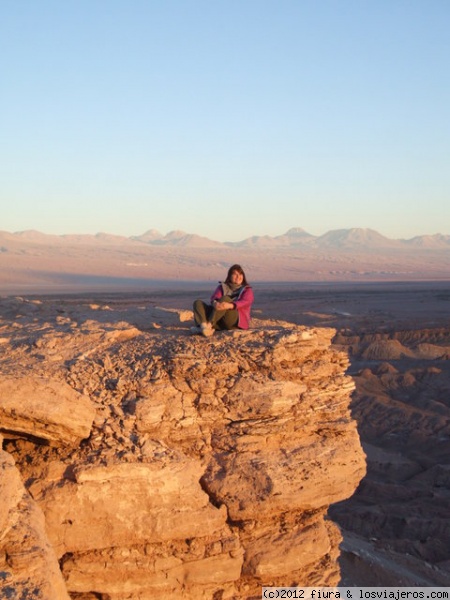 Roca del coyote, valle de la luna y salar de Atacama
sobre roca del coyote, un lugar ubicado en el valle de la luna sobre el salar de atacama.
