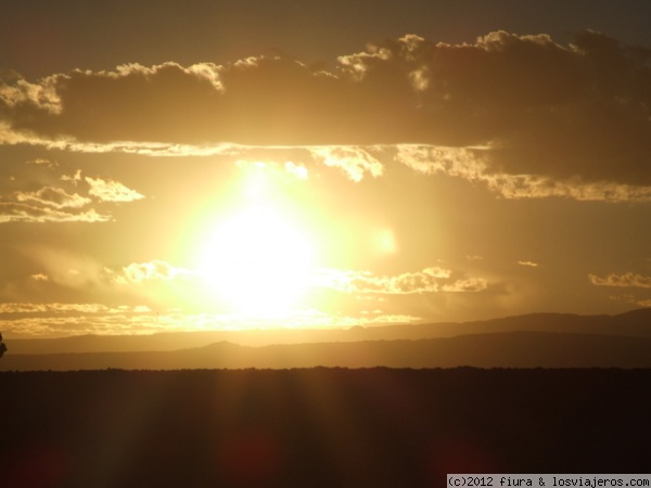 Puesta de sol en el salar de Atacama
Puesta de sol en el salar de Atacama
