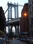 la Clasica Empire dentro del puente
el edificio Empire dentro del puente de Manhattan  tomada en la zona dumbo en Brooklyn, odio el foco...