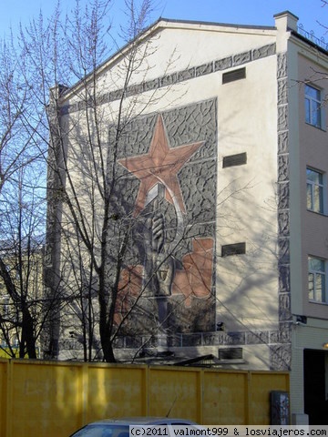 Pintura en un edificio de Kiev
Pintura de temática comunista en un edificio del barrio de Podol en kiev
